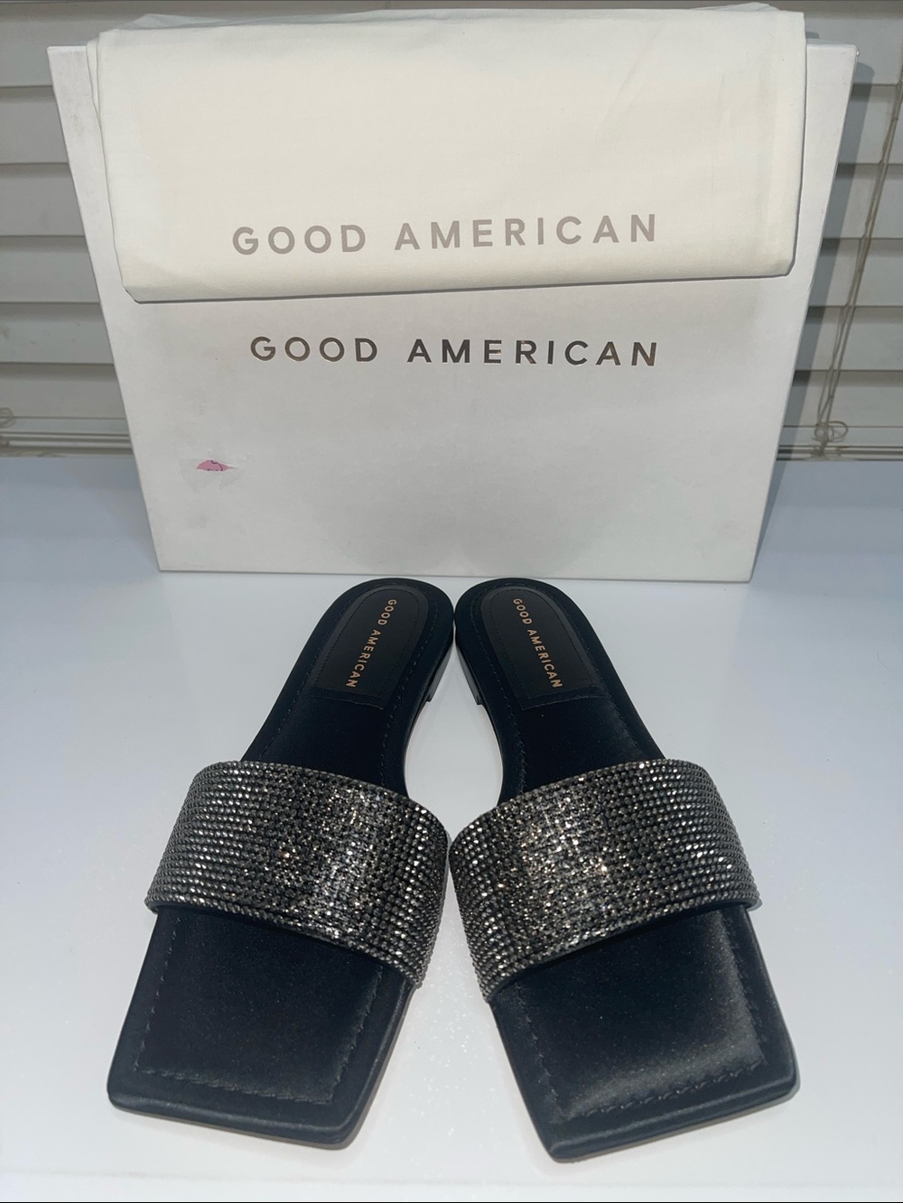 Good American NWT Black Crystal-Embellished bonded leather Slides size 8